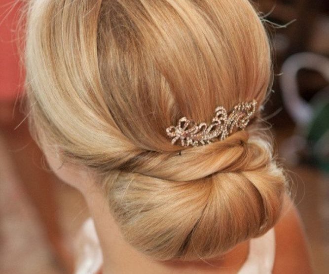 30 Eye-Catching Wedding Hairstyles With Veil For Brides 2021