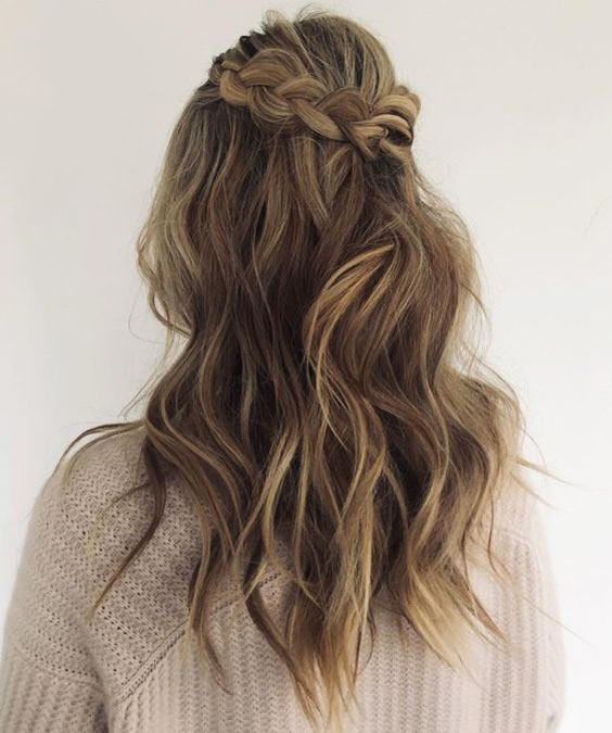 21 Half-up Half-down Prom Hairstyles for a Graceful Outlook